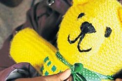 Người mẹ chia sẻ câu nói nhói lòng của con gái 3 tuổi bị bố của bạn cưỡng hiếp: 'Chỗ đó của con rất đau'