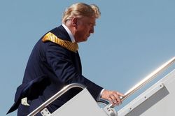 TT Trump giải thích về bức ảnh lộ tiền nhét trong túi quần