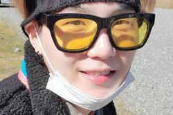 Suga tung những bức ảnh mới từ điểm quay phim ở hải ngoại của BTS