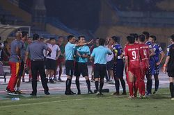 Viettel 2-1 B.Bình Dương: HLV Nguyễn Thanh Sơn bức xúc vì trọng tài Trương Hồng Vũ 'bẻ còi'