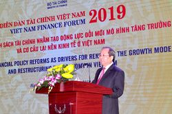Tìm động lực tăng trưởng mới từ cải cách tài chính