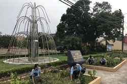 Trên, dưới cùng lo cho cảnh quan doanh trại xanh, sạch, đẹp