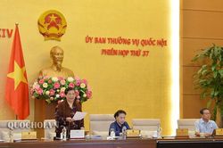 Công chức làm 40 giờ/tuần, công nhân 48 giờ mà tăng nữa là… phản tiến bộ!