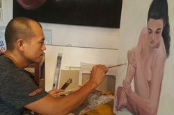 'Toát mồ hôi' khi nghe họa sĩ kể những bí mật trong phòng vẽ tranh cùng mẫu nude