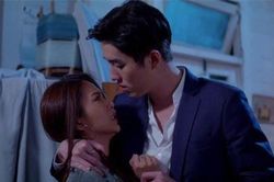 Nửa đêm vợ hoảng hồn nghe thấy âm thanh 'ân ái' trong gầm giường, nhưng sự thật còn chát chúa hơn