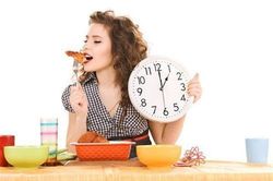 Đúng 3 khung 'giờ vàng' này ăn nhiều bao nhiêu cũng không sợ béo