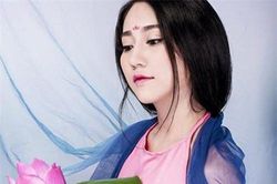Võ Tắc Thiên mặc áo tứ thân cuốn hút vì đẹp lạ
