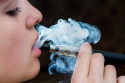 Cảnh báo hiểm họa liên quan đến thuốc lá điện tử khiến 7 người tử vong