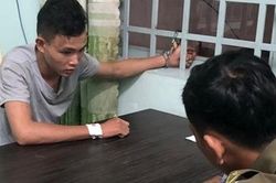Bắt 2 con nghiện phá cửa xe bỏ trốn trên đường dẫn giải
