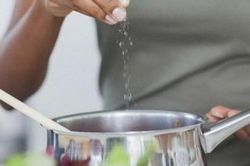 Chớ dại cho các loại gia vị này vào nồi thịt kho kẻo bị dai, mất chất