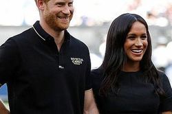 Meghan Markle và Hoàng tử Harry lép vế và 'đuối' hơn hẳn khi dự tiệc cưới của người bạn thân thiết