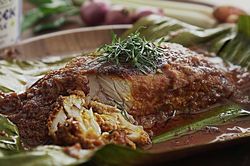 Làm mới mâm cơm cuối tuần với cá bọc lá chuối