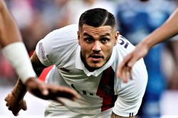 Tiền đạo cướp vợ bạn bị đồng đội ghẻ lạnh khi mới tới PSG