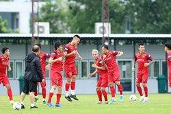 HLV Park Hang Seo giải những bài toán khó