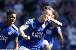 VAR gây tranh cãi, Tottenham thua ngược trước Leicester