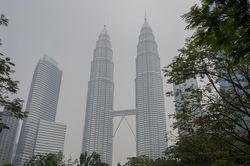 Gió mùa sẽ giúp xua khói mù đang hoành hành ở Malaysia