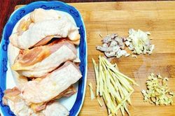 Rang thịt gà chớ quên bỏ thêm món này món ăn hết tanh, thơm lừng góc bếp