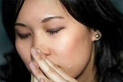 Chồng có mùi hôi không thể chịu nổi, vợ nhất quyết đòi ly hôn