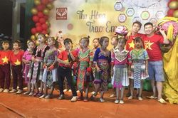 Hơn 600 suất quà trao cho học sinh xã Nậm Nhừ