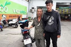 Ba tên 'đá xế' cầm mã tấu đuổi chém nhóm 'hiệp sĩ' khi bị truy bắt