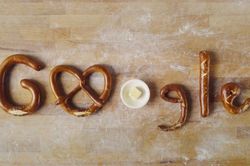 Chiếc bánh vòng Pretzel đặc trưng ở châu Âu và Mỹ có gì đặc biệt?
