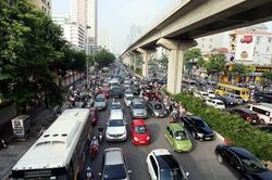 Hà Nội sẽ 'phục hồi' làn buýt riêng để chống ùn tắc