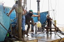Bức tranh ảm đạm của thị trường dầu mỏ