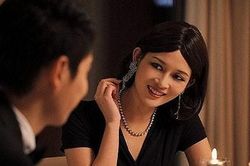Kĩ nghệ đào mỏ ngọt ngào của 'phi công trẻ' khiến cô chủ lao đao