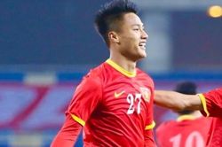 2 năm vắng bóng, Mạc Hồng Quân bất ngờ được gọi thi đấu vòng loại World Cup 2022