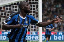 Romelu Lukaku lập công, Inter đánh bại AC Milan ở trận derby