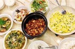 Mâm cơm cuối tuần toàn món ăn giản dị mà ngon đẹp đến ngỡ ngàng