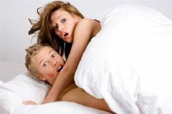 Bị bắt quả tang vào nhà nghỉ với sếp, vợ còn hỏi chồng một câu 'nhẹ tênh'