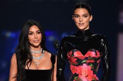 Chị em Kim Kardashian trở thành trò cười cho khách mời ở Emmy