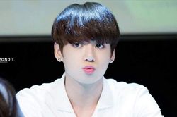 'Nhìn thấu' nhân cách của Jungkook BTS qua 10 khoảnh khắc đời thường này
