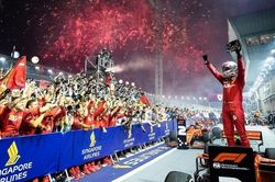 Vettel lần đầu thắng chặng sau hơn một năm chờ đợi