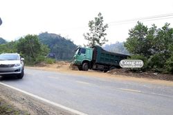 Quảng Nam: Mỏ cát khoét hàm ếch uy hiếp đường Hồ Chí Minh