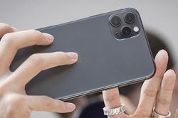 Bất chấp lời chê bai, iPhone 11 vẫn bán chạy hơn các phiên bản cũ