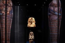 Triển lãm về Tutankhamun huyền thoại lập kỷ lục mọi thời đại tại Pháp