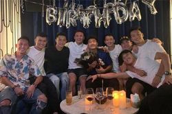 Dàn tuyển thủ Việt Nam tụ họp mừng sinh nhật Hà Đức Chinh, vui hết nấc nhưng món quà đặc biệt mới chiếm spotlight!
