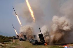 Nhật Bản lo ngại thực trạng radar không đủ sức phát hiện tên lửa Triều Tiên