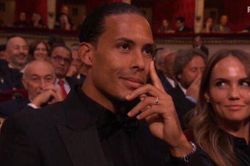 Van Dijk nở nụ cười khi Messi giành giải The Best