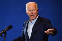 Cáo buộc tham nhũng ở Ukraine, ông Trump đem cả cơ hội và thách thức cho đối thủ Biden