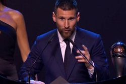 Vượt Van Dijk và Ronaldo, Messi lần đầu giành The Best của FIFA