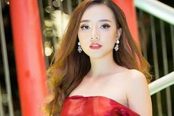 Mê mẩn đường cong của Băng Di - 'vợ ba Bá Kiến'
