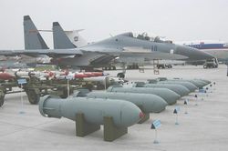 Dàn Su-30MK2 Việt Nam hoành tráng được 'thăm khám' trước khi xuất kích