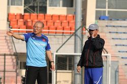 Xem U22 VN 'luyện công' trên sân cỏ nhân tạo, chuẩn bị đấu SEA Games