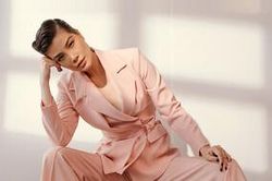 Siêu mẫu Vũ Cẩm Nhung tư vấn cách mix suit và blazer đẹp hoàn hảo cho mùa thu đông