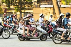 Xe gắn máy không được chạy quá 40km/h, hiểu thế nào cho đúng?