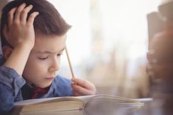 Đừng lừa dối trẻ rằng học tập là công việc thú vị và dễ dàng