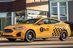 Nhiều tài xế taxi bị phạt vì không để bao cao su trong hộp sơ cứu